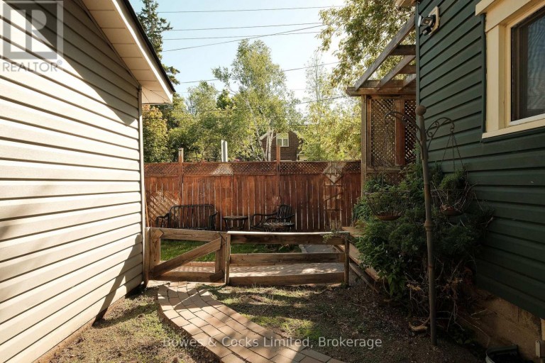 599 GILMOUR STREET, Peterborough (Town Ward 3), Ontario, K9H2K3