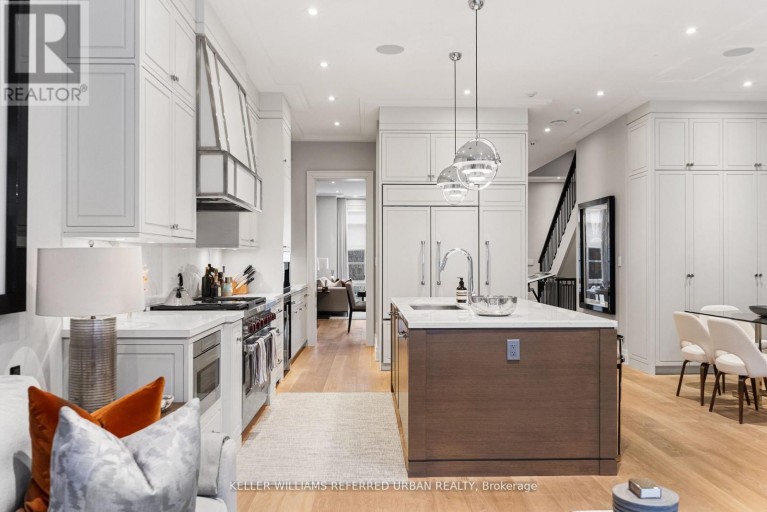 130 B FARNHAM AVENUE, Toronto (Yonge-St. Clair), Ontario, M4V1H4