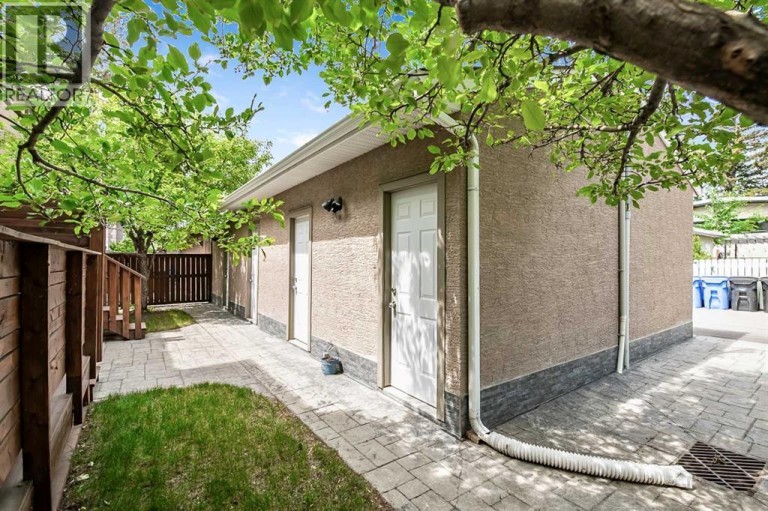 5633 6 Street SW, Calgary, Alberta, T2V0H1
