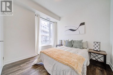 829 - 2 DAVID EYER ROAD E Richmond Hill Ontario photo 10
