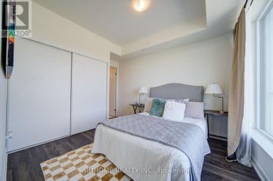 829 - 2 DAVID EYER ROAD E Richmond Hill Ontario photo 12