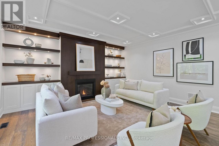 146 THOMPSON AVENUE, Toronto (Stonegate-Queensway), Ontario, M8Z3V2