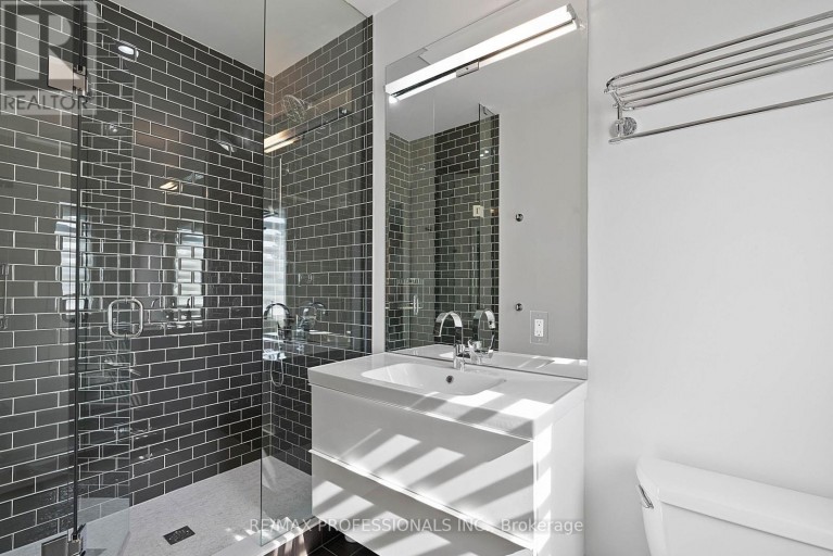 146 THOMPSON AVENUE, Toronto (Stonegate-Queensway), Ontario, M8Z3V2