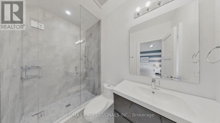 146 THOMPSON AVENUE, Toronto (Stonegate-Queensway), Ontario, M8Z3V2
