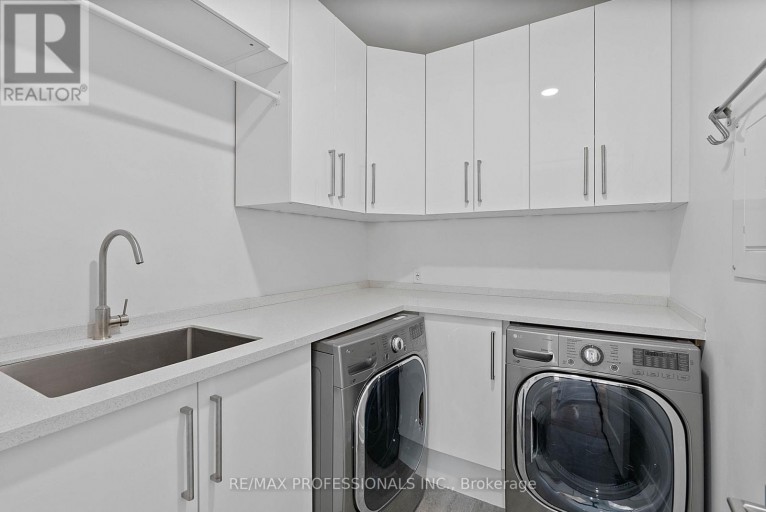146 THOMPSON AVENUE, Toronto (Stonegate-Queensway), Ontario, M8Z3V2