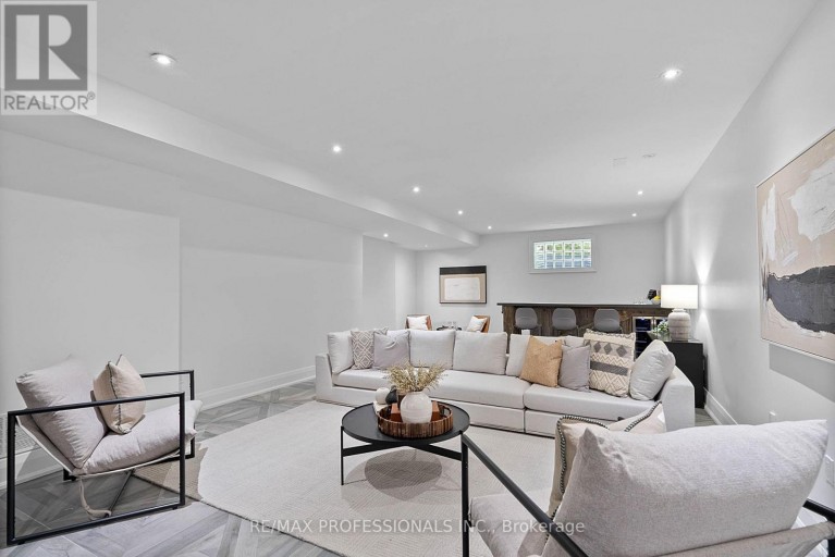 146 THOMPSON AVENUE, Toronto (Stonegate-Queensway), Ontario, M8Z3V2