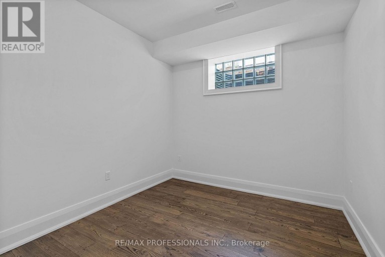 146 THOMPSON AVENUE, Toronto (Stonegate-Queensway), Ontario, M8Z3V2