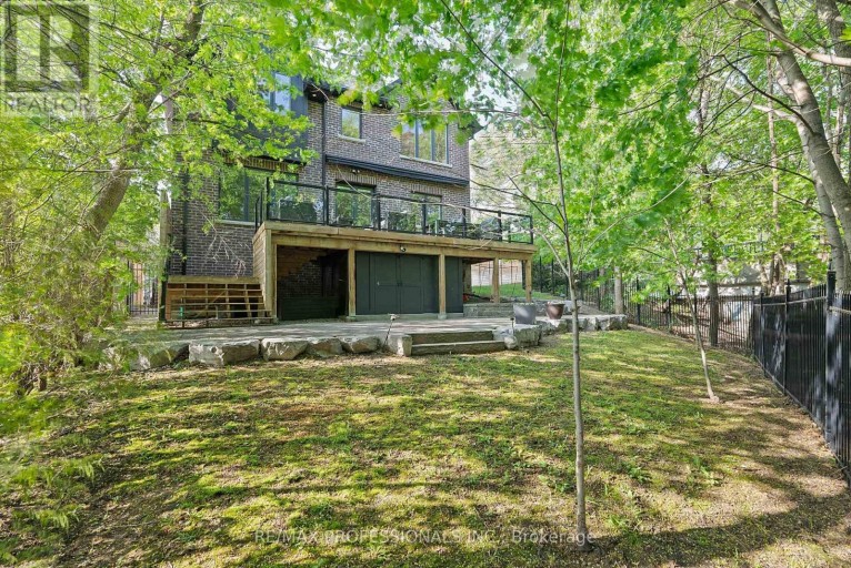 146 THOMPSON AVENUE, Toronto (Stonegate-Queensway), Ontario, M8Z3V2