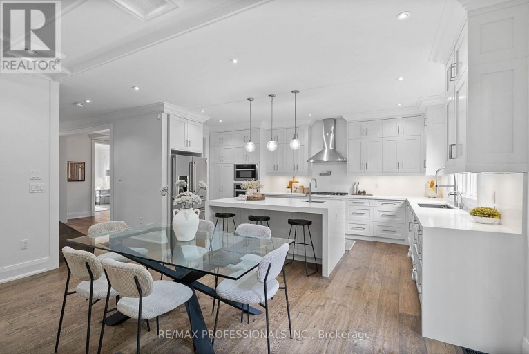146 THOMPSON AVENUE, Toronto (Stonegate-Queensway), Ontario, M8Z3V2
