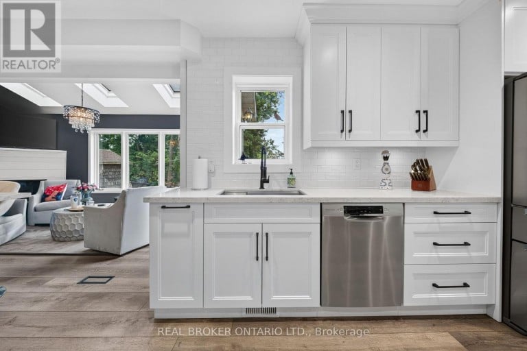 413 INDIAN ROAD, Burlington (LaSalle), Ontario, L7T3T4