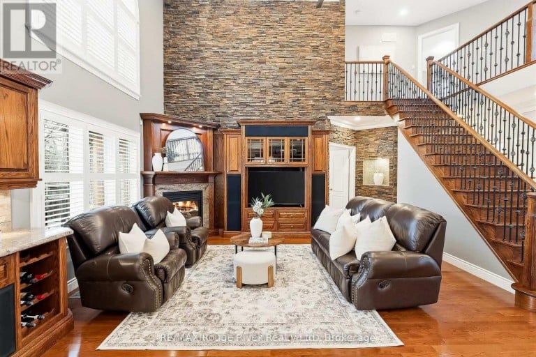30 HANOVER COURT, Whitby (Lynde Creek), Ontario, L1N7J2