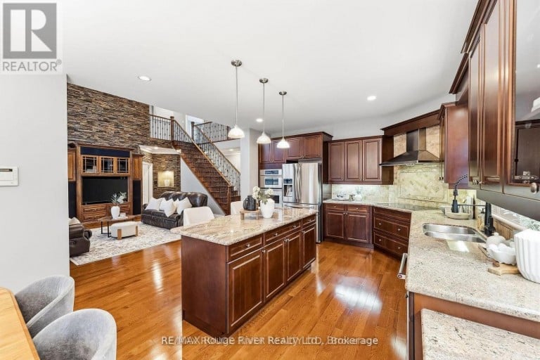 30 HANOVER COURT, Whitby (Lynde Creek), Ontario, L1N7J2