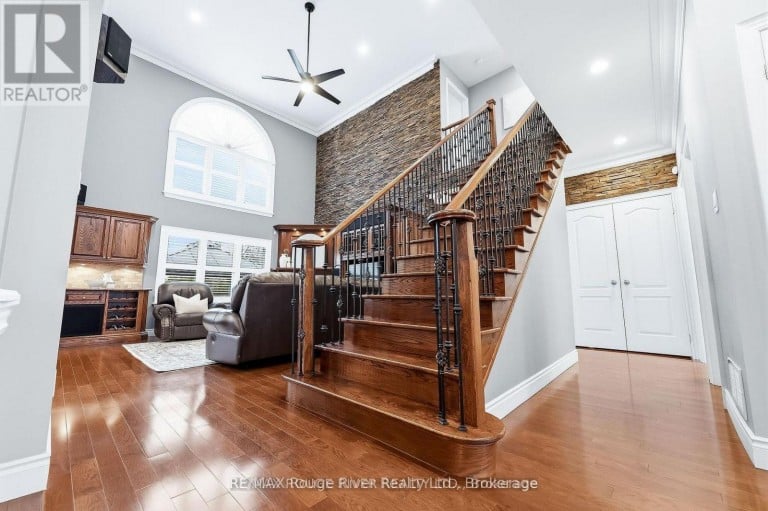 30 HANOVER COURT, Whitby (Lynde Creek), Ontario, L1N7J2