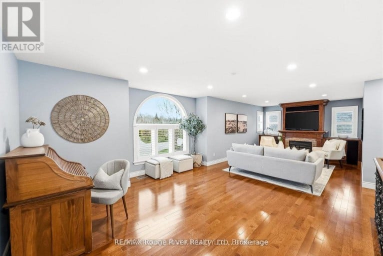 30 HANOVER COURT, Whitby (Lynde Creek), Ontario, L1N7J2