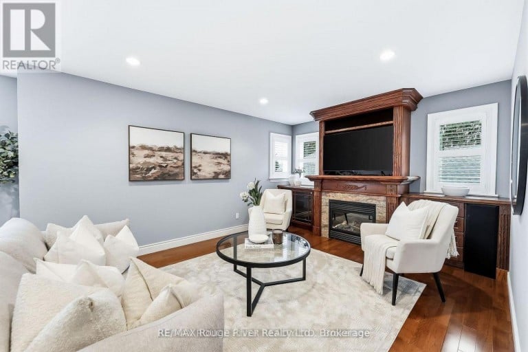 30 HANOVER COURT, Whitby (Lynde Creek), Ontario, L1N7J2