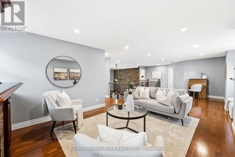 30 HANOVER COURT, Whitby (Lynde Creek), Ontario, L1N7J2