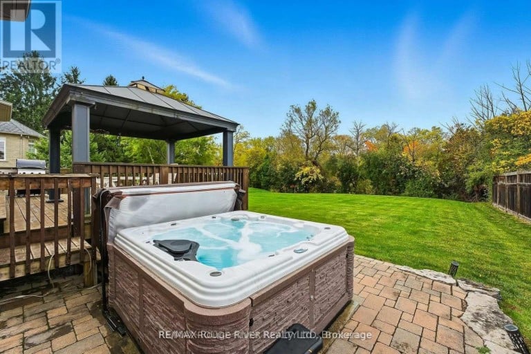 30 HANOVER COURT, Whitby (Lynde Creek), Ontario, L1N7J2