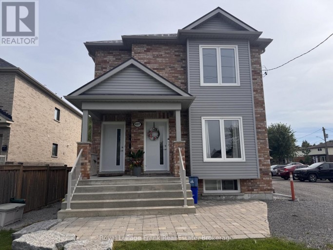 627 BLOOR STREET E, Oshawa (Farewell), Ontario, L1H3N4