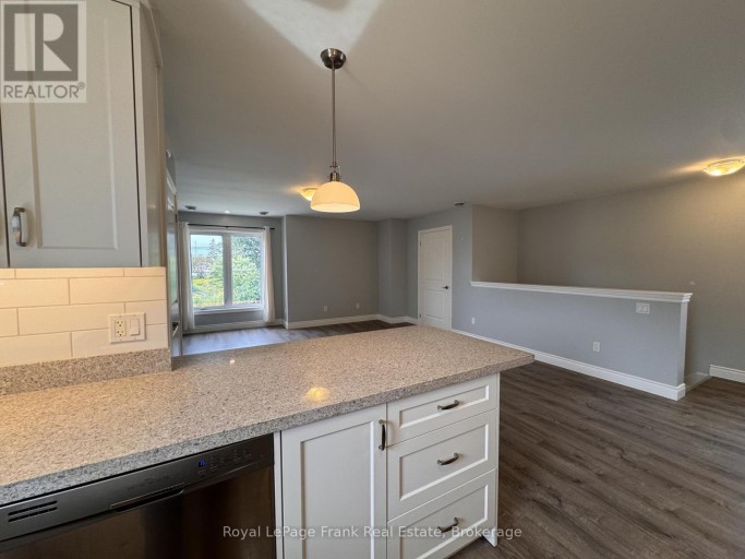 627 BLOOR STREET E, Oshawa (Farewell), Ontario, L1H3N4