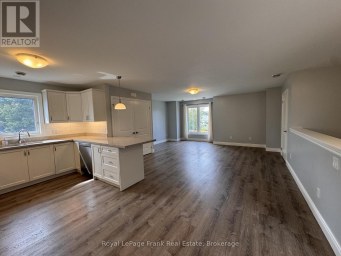627 BLOOR STREET E Oshawa (Farewell) Ontario photo 2