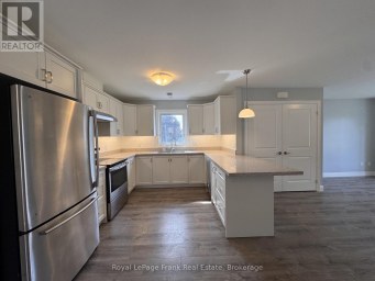 627 BLOOR STREET E Oshawa (Farewell) Ontario photo 3