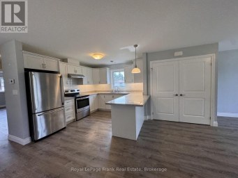 627 BLOOR STREET E Oshawa (Farewell) Ontario photo 4