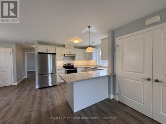627 BLOOR STREET E Oshawa (Farewell) Ontario photo 6