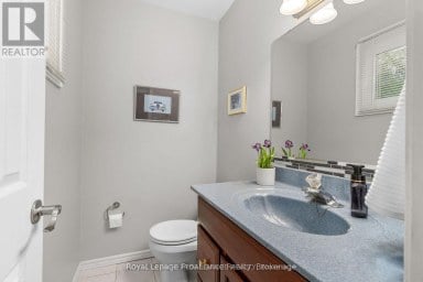 25 KELLER DRIVE Belleville (Belleville Ward) Ontario photo 18