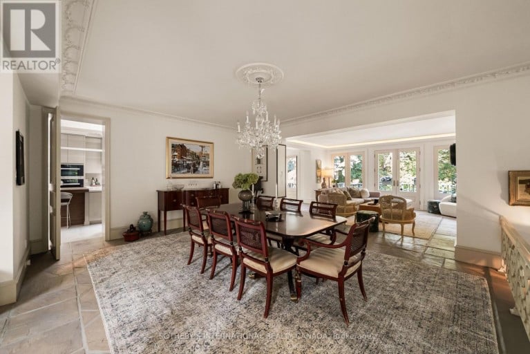 12 FOREST GLEN CRESCENT, Toronto (Bridle Path-Sunnybrook-York Mills), Ontario, M4N2E8