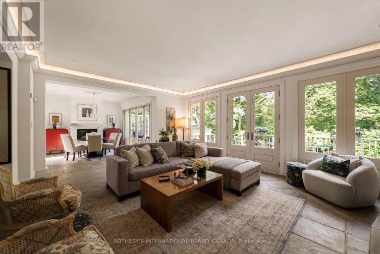 12 FOREST GLEN CRESCENT, Toronto (Bridle Path-Sunnybrook-York Mills), Ontario, M4N2E8