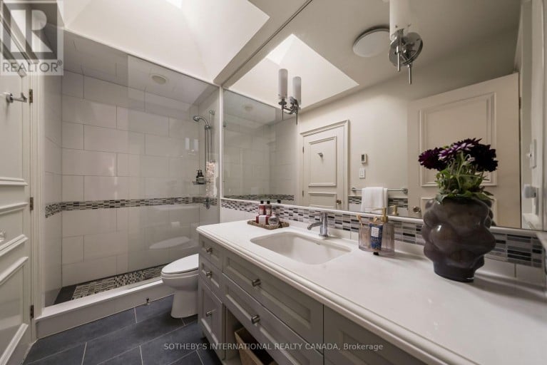 12 FOREST GLEN CRESCENT, Toronto (Bridle Path-Sunnybrook-York Mills), Ontario, M4N2E8