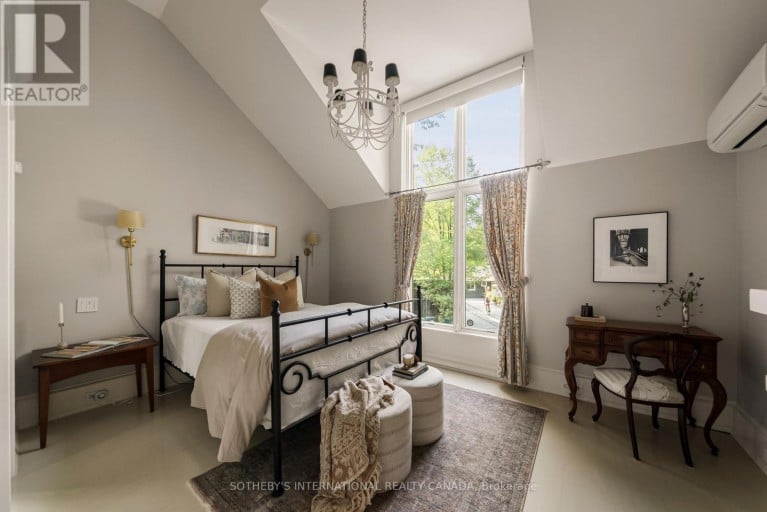 12 FOREST GLEN CRESCENT, Toronto (Bridle Path-Sunnybrook-York Mills), Ontario, M4N2E8