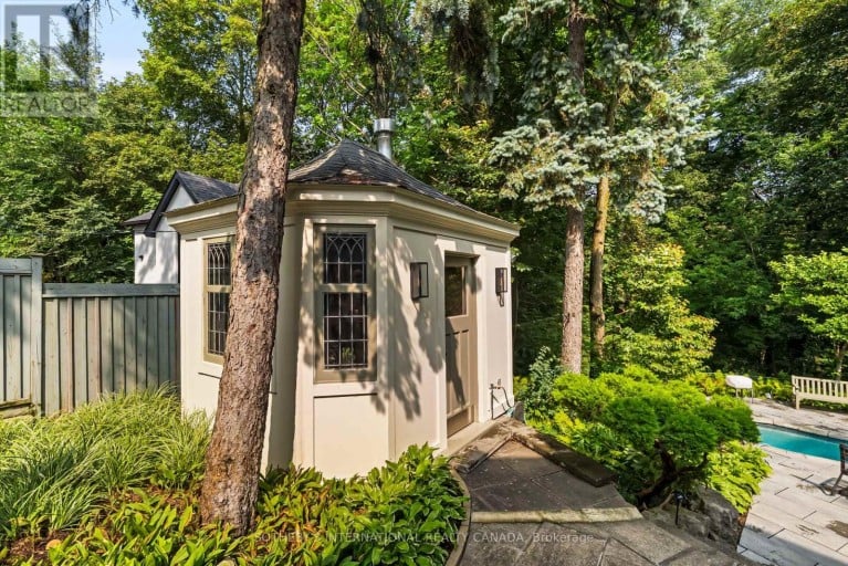 12 FOREST GLEN CRESCENT, Toronto (Bridle Path-Sunnybrook-York Mills), Ontario, M4N2E8