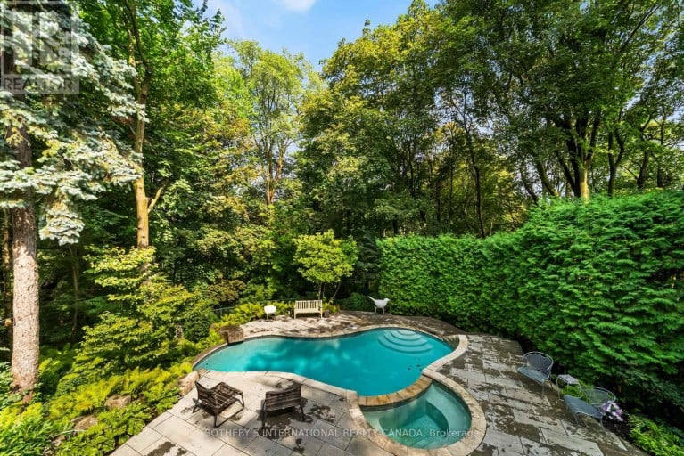12 FOREST GLEN CRESCENT, Toronto (Bridle Path-Sunnybrook-York Mills), Ontario, M4N2E8
