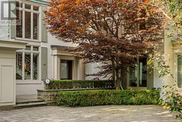 12 FOREST GLEN CRESCENT, Toronto (Bridle Path-Sunnybrook-York Mills), Ontario, M4N2E8