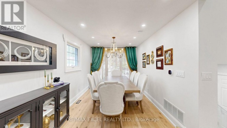 800 PAM CRESCENT, Newmarket (Huron Heights-Leslie Valley), Ontario, L3Y5B6