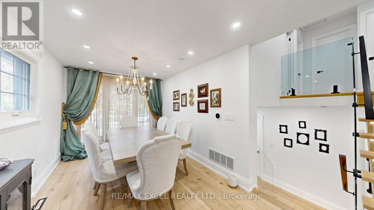 800 PAM CRESCENT, Newmarket (Huron Heights-Leslie Valley), Ontario, L3Y5B6
