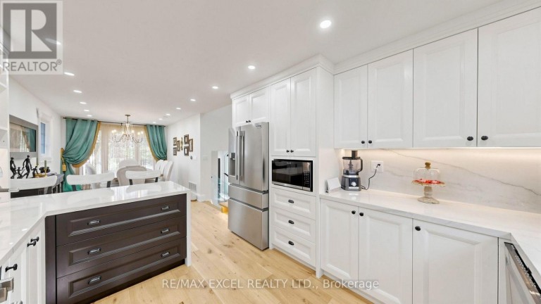 800 PAM CRESCENT, Newmarket (Huron Heights-Leslie Valley), Ontario, L3Y5B6