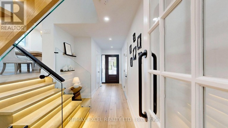 800 PAM CRESCENT, Newmarket (Huron Heights-Leslie Valley), Ontario, L3Y5B6