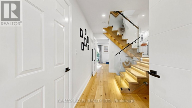 800 PAM CRESCENT, Newmarket (Huron Heights-Leslie Valley), Ontario, L3Y5B6