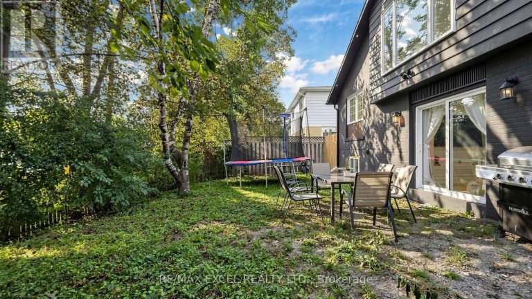 800 PAM CRESCENT, Newmarket (Huron Heights-Leslie Valley), Ontario, L3Y5B6