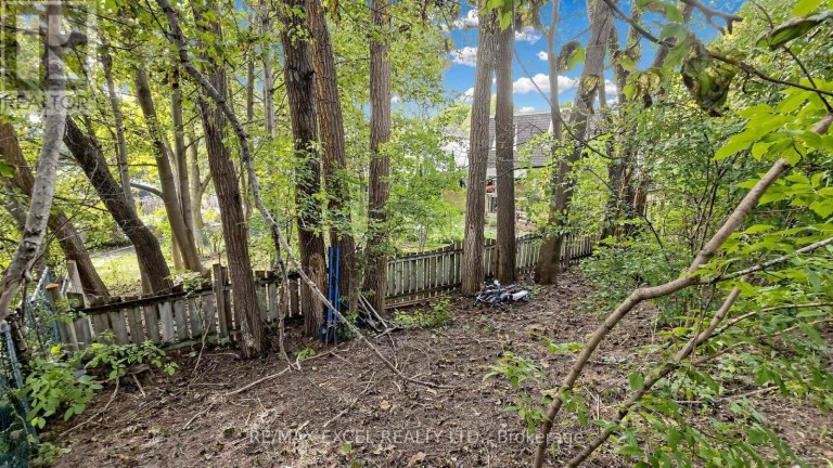 800 PAM CRESCENT, Newmarket (Huron Heights-Leslie Valley), Ontario, L3Y5B6