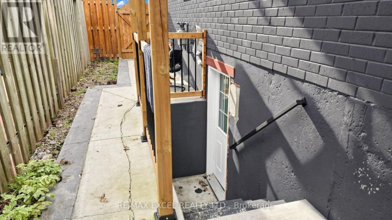 800 PAM CRESCENT, Newmarket (Huron Heights-Leslie Valley), Ontario, L3Y5B6