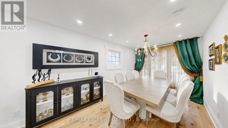 800 PAM CRESCENT, Newmarket (Huron Heights-Leslie Valley), Ontario, L3Y5B6