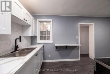701 5TH STREET E Owen Sound Ontario photo 12