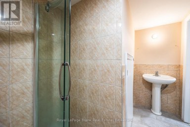 190 LYLE DRIVE Clarington (Bowmanville) Ontario photo 38