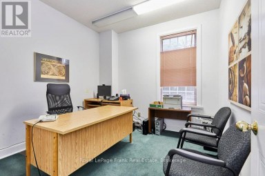 215 SIMCOE STREET N Oshawa (O'Neill) Ontario photo 13