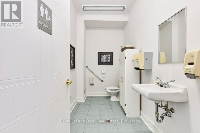 215 SIMCOE STREET N, Oshawa (O'Neill), Ontario, L1G4T1