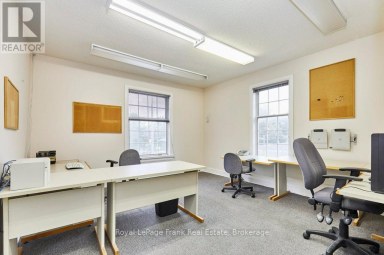 215 SIMCOE STREET N Oshawa (O'Neill) Ontario photo 16