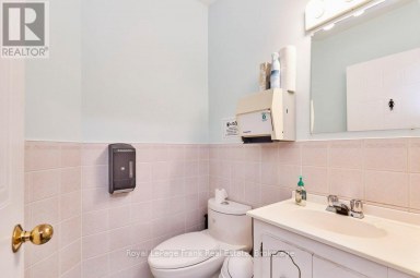 215 SIMCOE STREET N Oshawa (O'Neill) Ontario photo 19